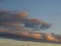 Leuchtende Abendwolken